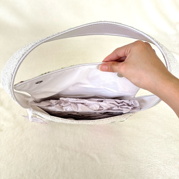 ✨HP✨ Viral Vegetable Garden Radish Beaded Shoulder Bag - Picture 5 of 7